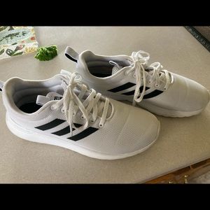 Size 7 1/2 Adidas Cloudfoam sneakers women’s
